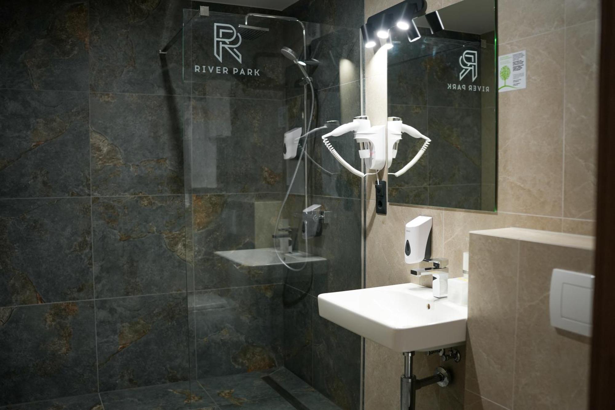 Optima Collection River Park Lutsʼk Екстериор снимка